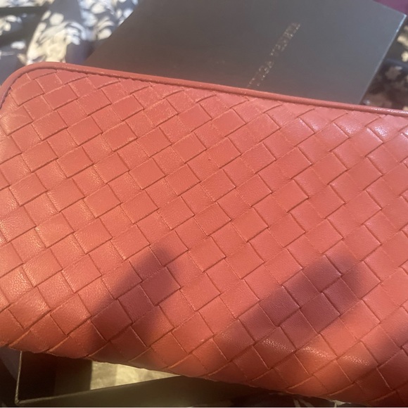 Bottega Veneta Pre-Owned
2000s Intrecciato zipped long wallet - Picture 2 of 10